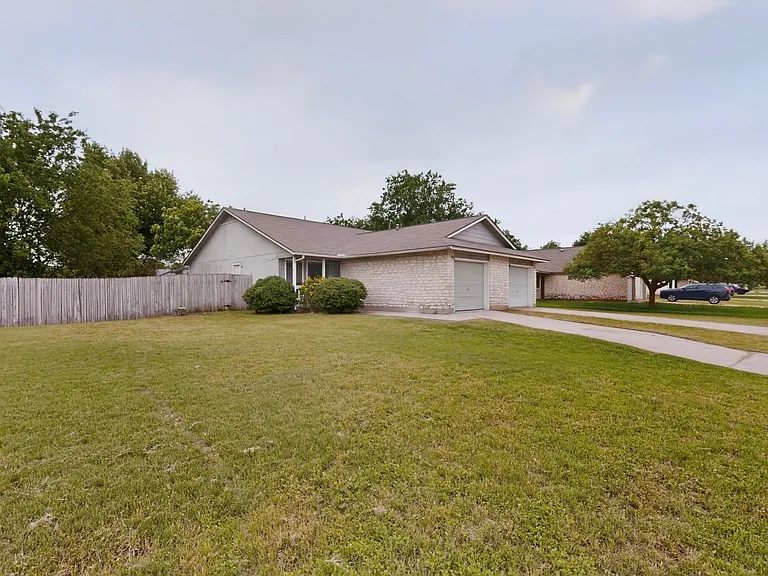 1115 Woodlief Trl — Photo 2