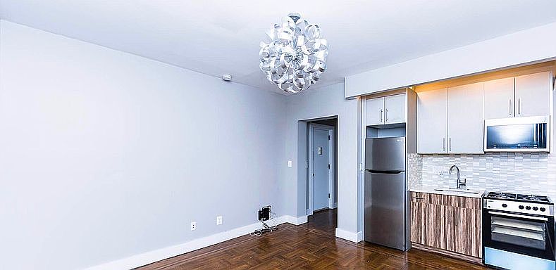 2nd image of 562 W 193rd St APT 4D