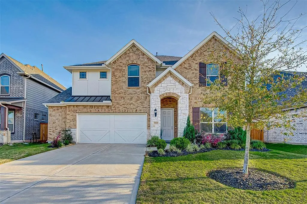 3 bed, 2.5 bath, 2636 sqft, $2,800 — Photo 1