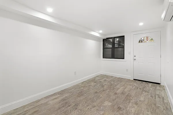 Rented by Compass | media 7