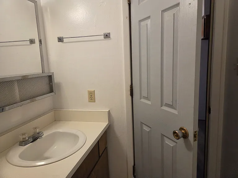 1008 E Logan Ave #3 — Photo 6