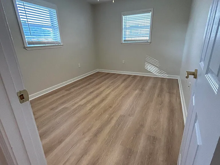 141 Pine Grove Ave — Photo 16