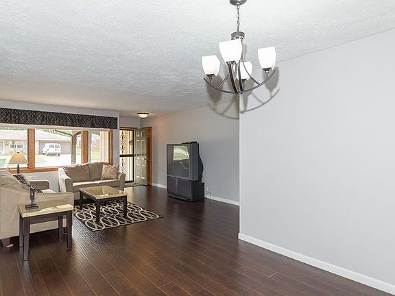 4th image of 6006 Elaine St