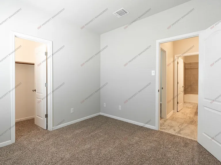 7429 Hudson Grove Dr — Photo 5