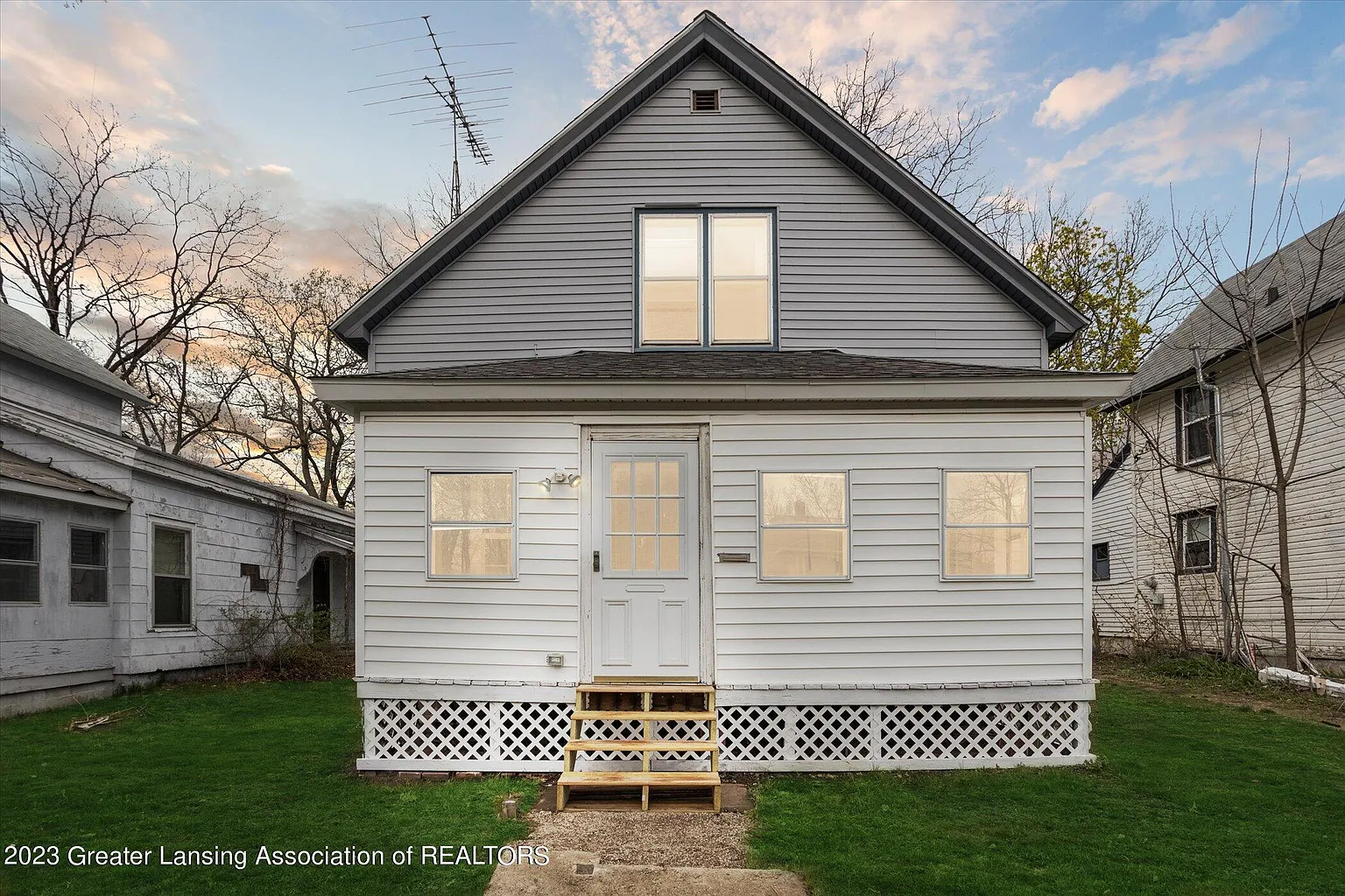 312 W Elm St photo 1