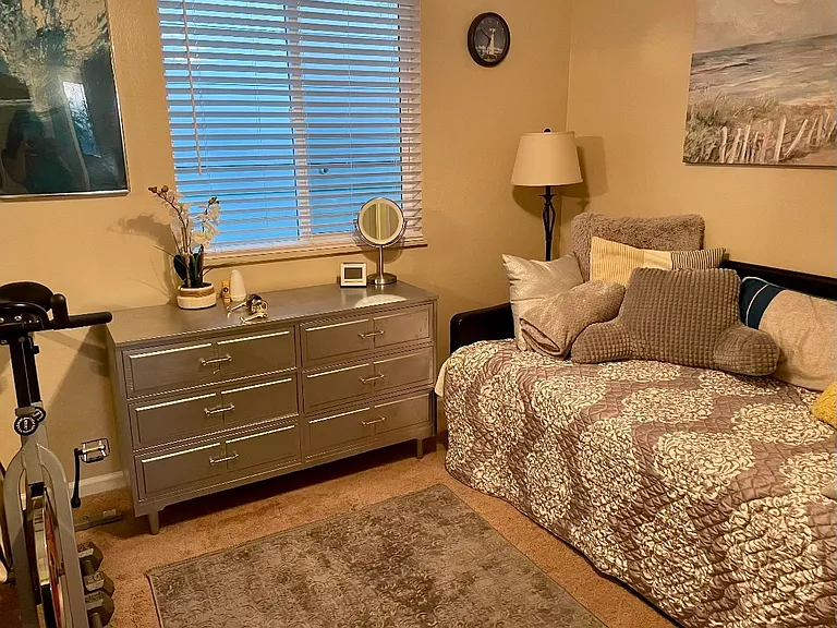 38 Rockford Ave — Photo 1