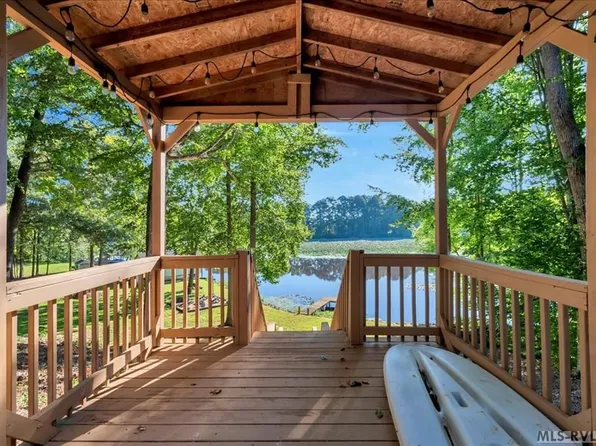 831 Hawthorne Dr, Bracey, VA 23919