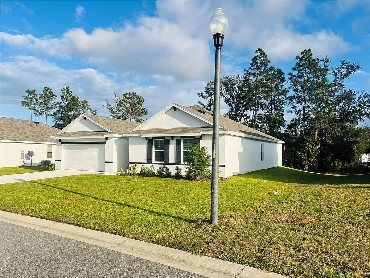 4 bed, 2.0 bath, 2319 sqft, $2,200 — Photo 3