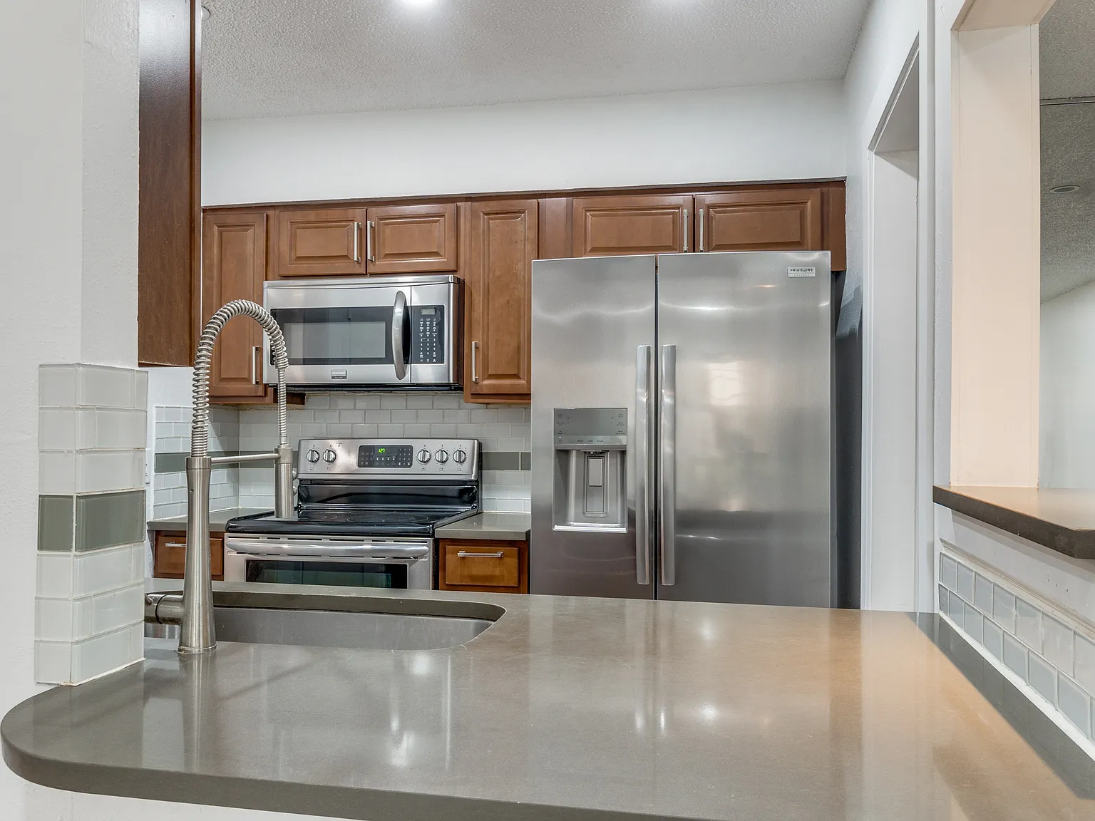 2 bed, 961 sqft, $1,495 — Photo 2