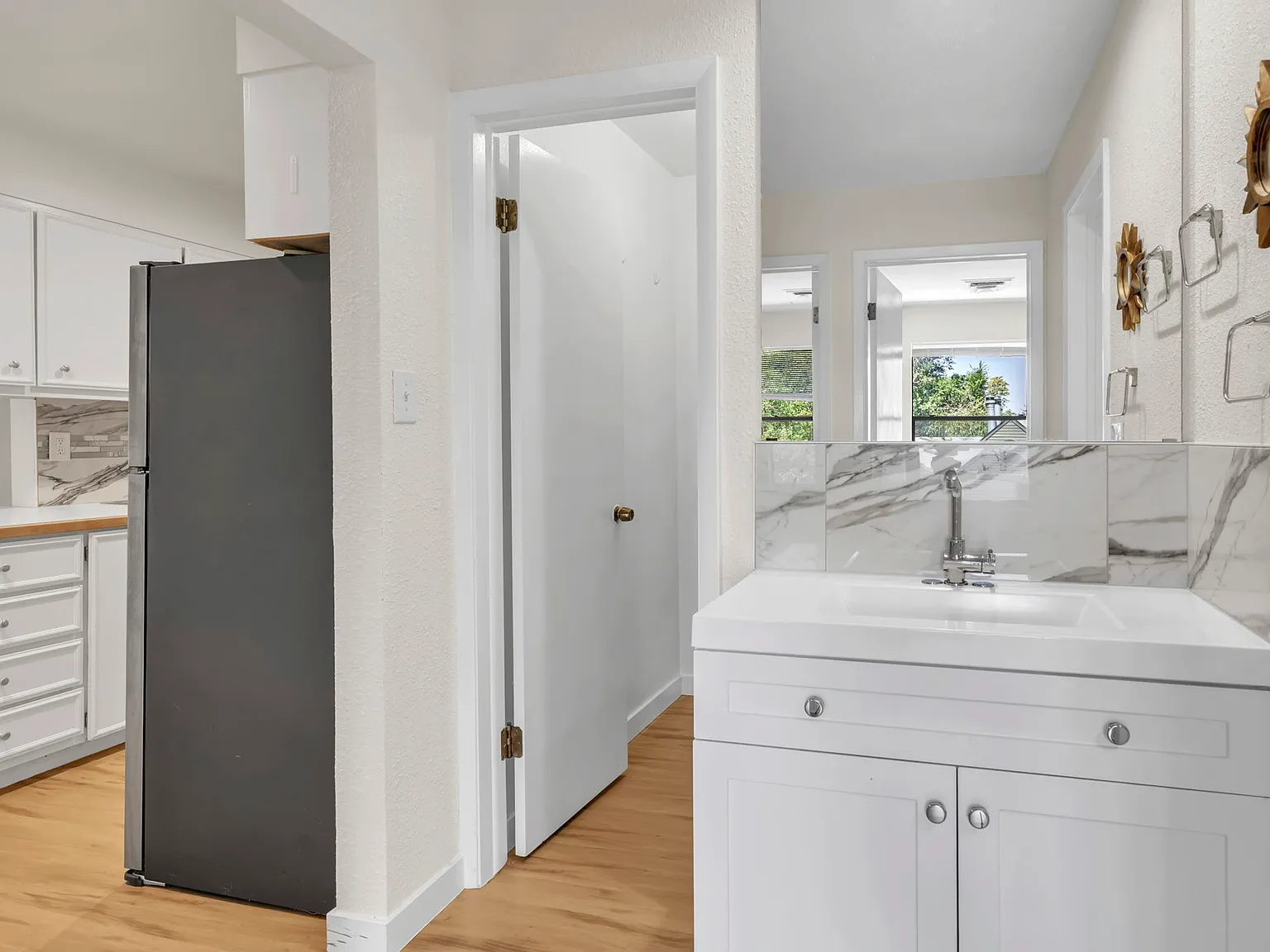 2 bed, 958 sqft, $2,300 — Photo 2
