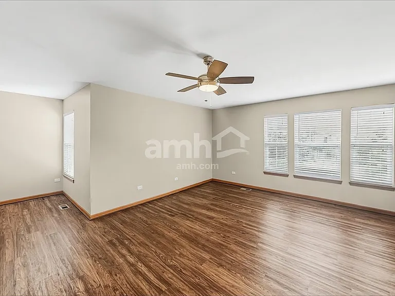 3229 Kenilworth Ln — Photo 10