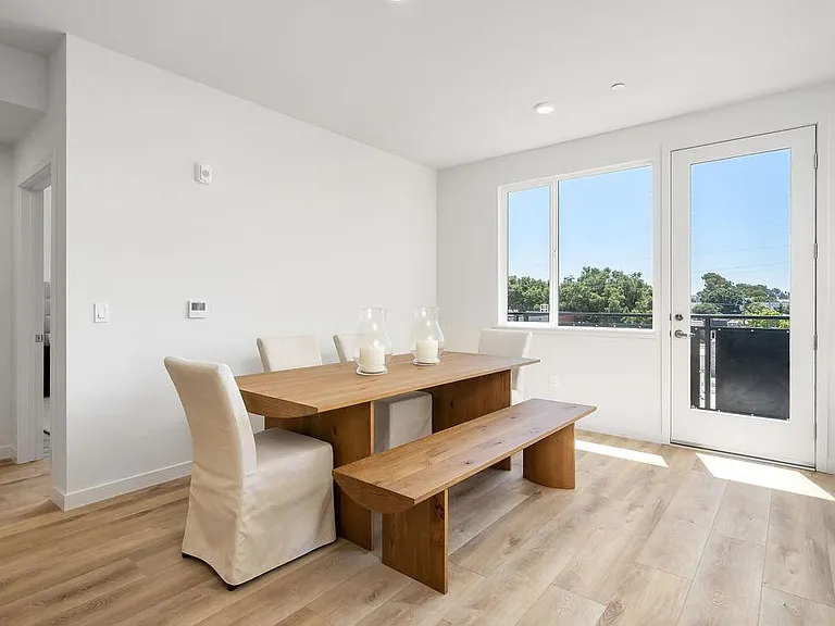 2475 Victoria Ave #305 — Photo 5