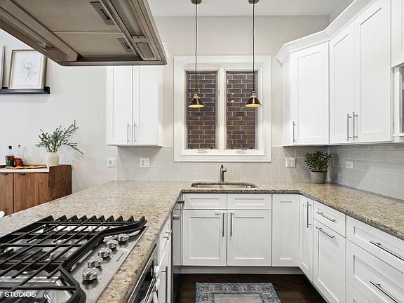 5th image of 2916 N Damen Ave #1