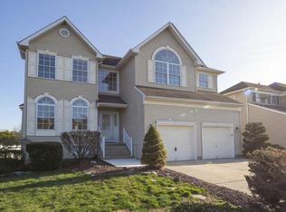 20 Paceview Dr, Howell, NJ 07731