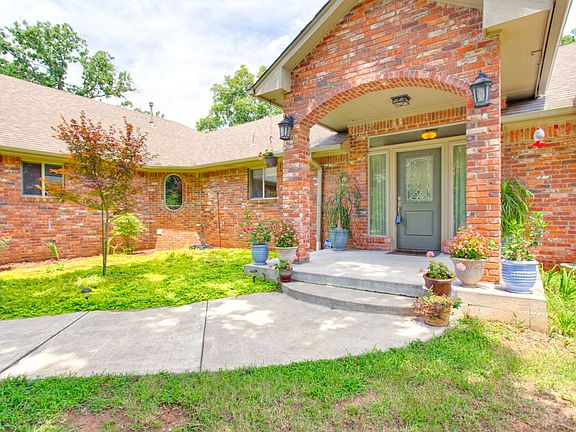 2nd image of 6513 Crooked Oak Dr