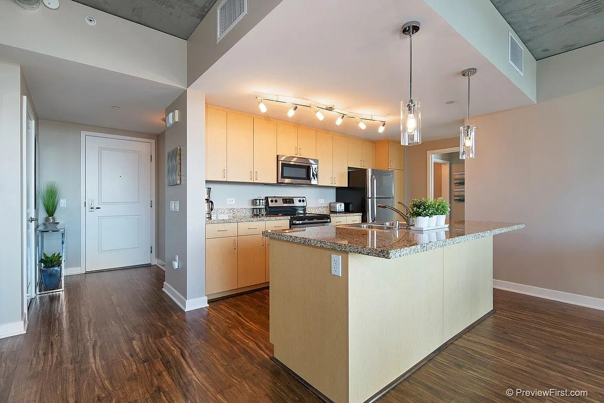 2 bed, 1037 sqft, $5,000 — Photo 2