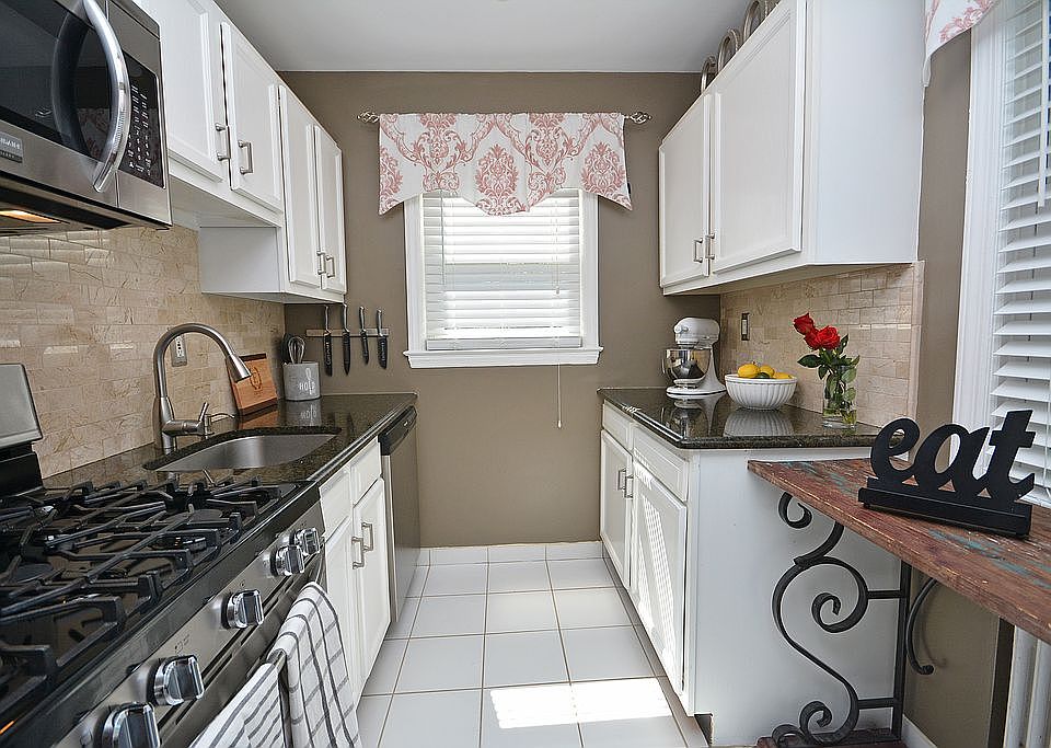 1st image of 349 Bloomfield Ave #110