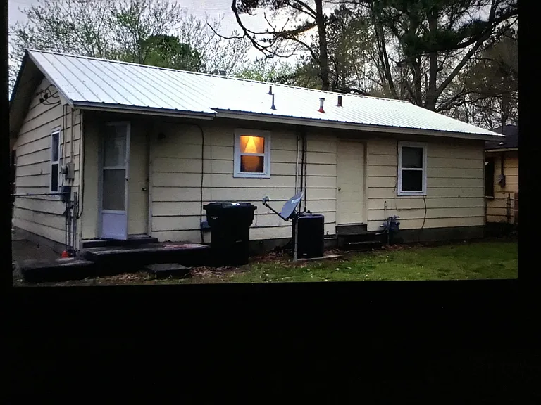 546 Westview Cv — Photo 2