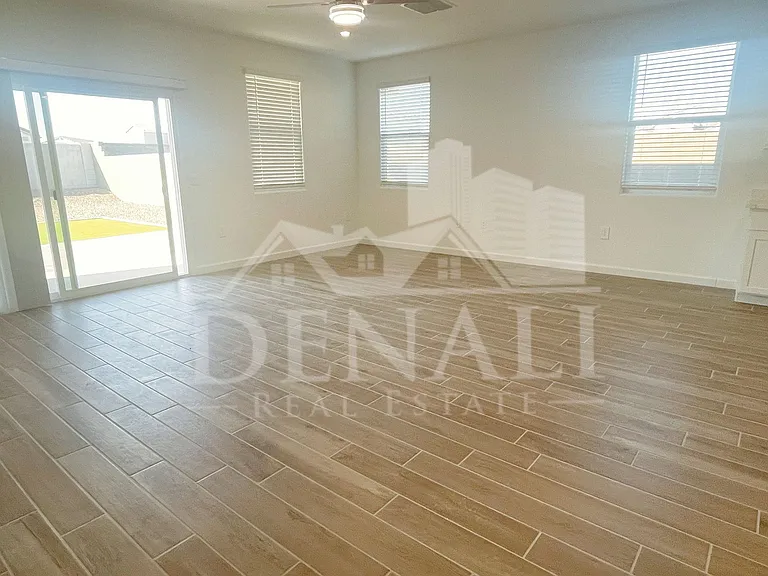 2760 W Stradling Ave — Photo 9