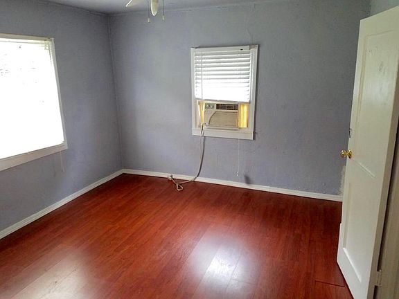 4th image of 109 1/2 S Findlay Ave