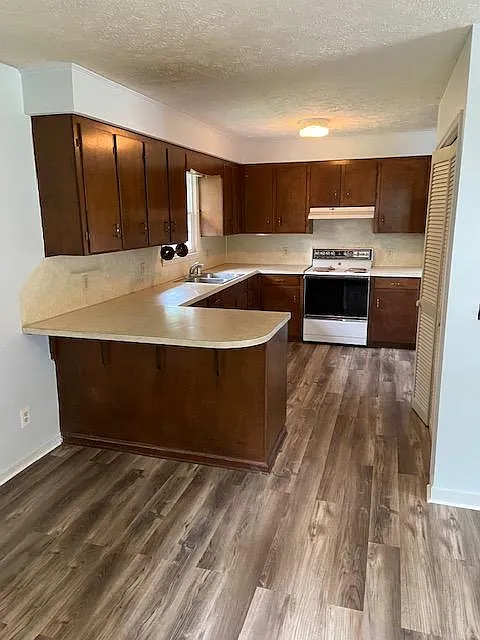3 bed, 1140 sqft, $1,575 — Photo 3