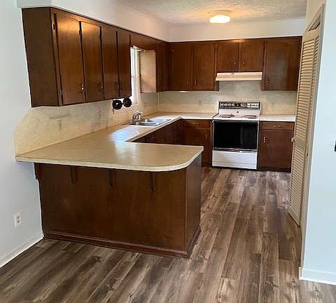 3rd image of 4620 Circle Dr