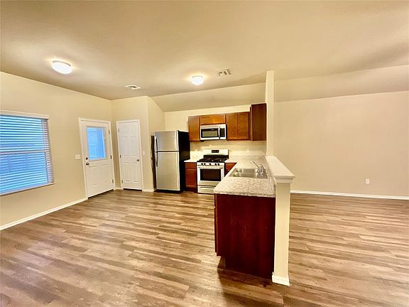 4th image of 1750 Bartlett Dr