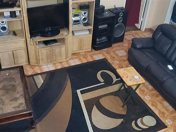 2nd image of 11662 Evesborough Dr