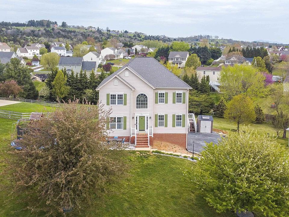1st image of 82 Kensington Dr