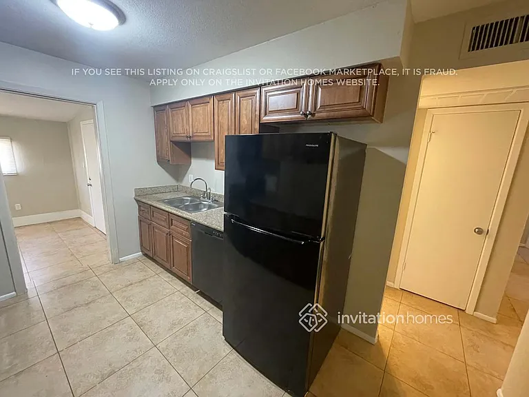 823 W 17th Pl — Photo 7