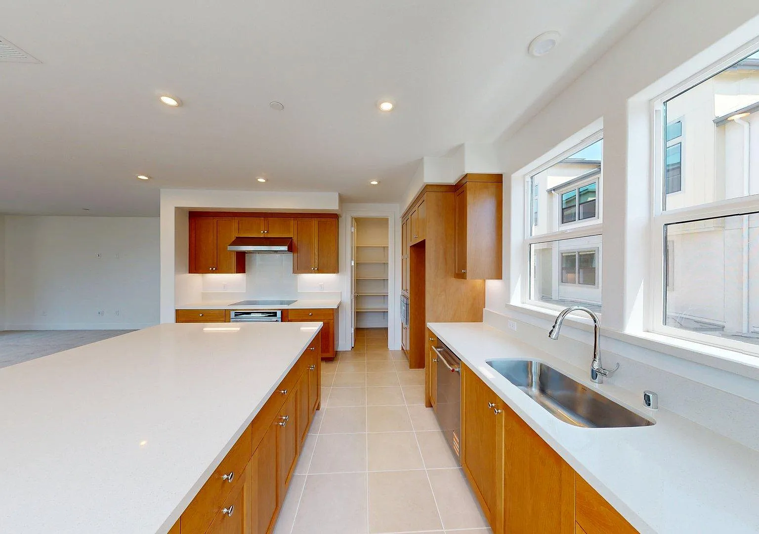 3 bed, 2.5 bath, 1971 sqft, $5,300 — Photo 2