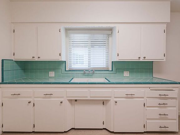 4th image of 4727 Lincoln Ave #4727
