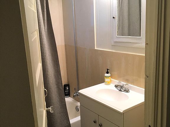3rd image of 807 Leontine St #A