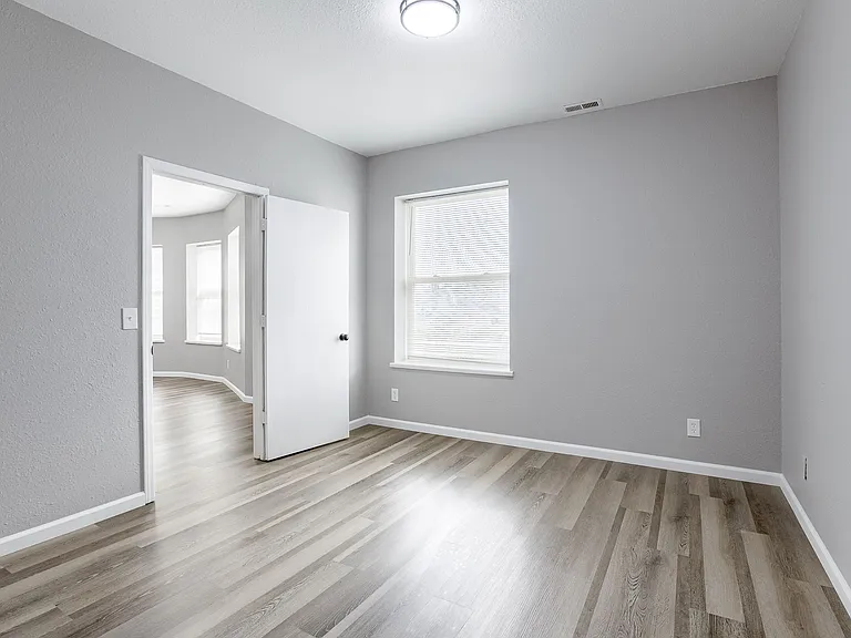 210 S 24th St #202 — Photo 14