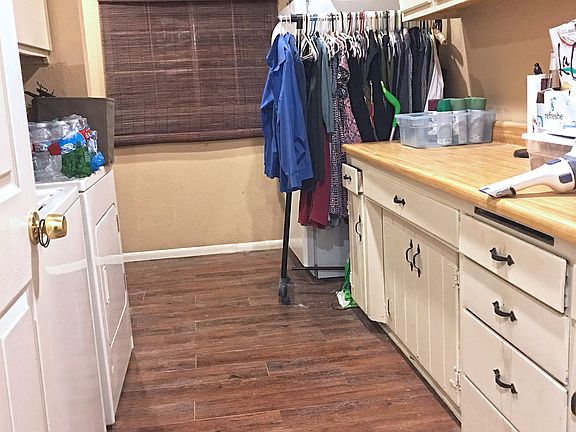 3rd image of 23300 Balmoral Ln