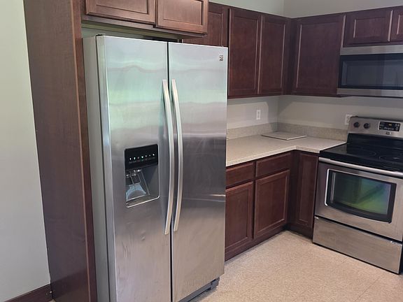 4th image of 2150 Holmes Dr