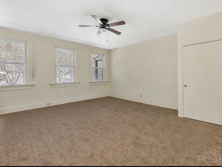 279 Renner St — Photo 18