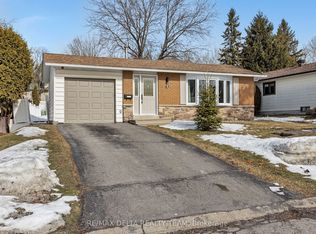 22 Red Maple Cres, Ottawa, ON K1B 3Z3