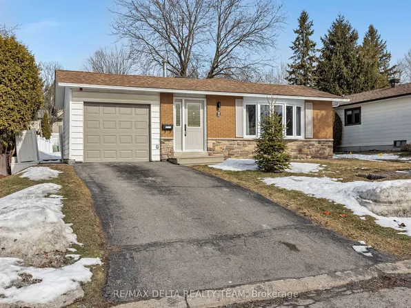 22 Red Maple Cres, Ottawa, ON K1B 3Z3