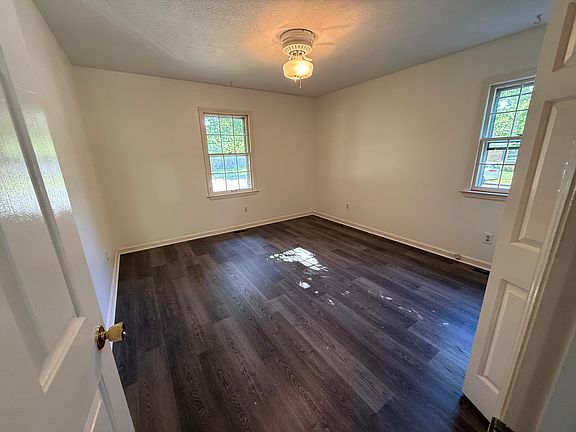 3rd image of 102 Rolling Acres Dr #A
