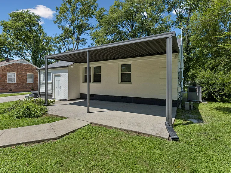 907 Westchester Dr — Photo 21