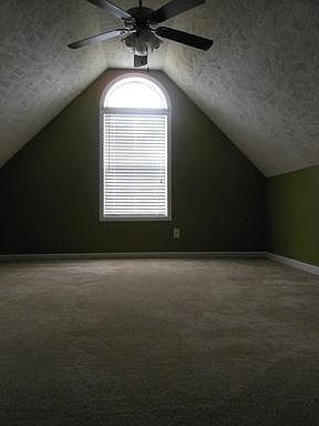 5th image of 5012 Roberta Pl