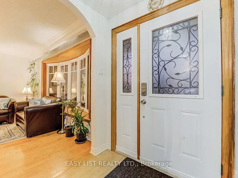 946 McBride Ave — Photo 4