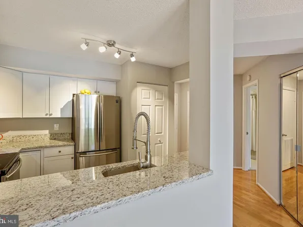 2100 Lee Hwy APT 334, Arlington, VA 22201