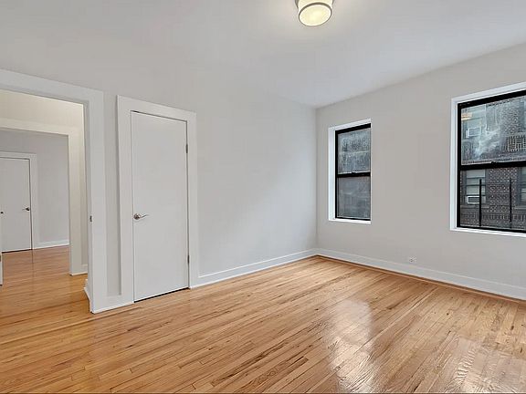 5th image of 3279 Bainbridge Ave #B11