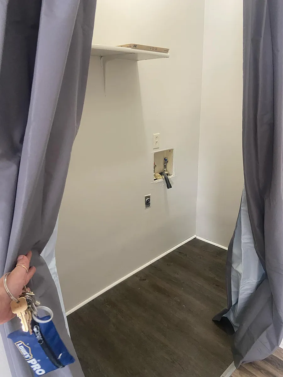 Building Photo - 974 Villa Dr #4