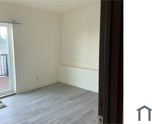 3rd image of 2058 Thomas Ave #A