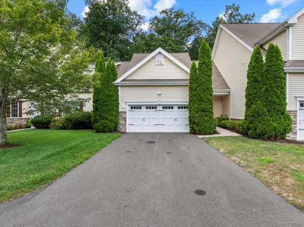4 Brighton Park Way #4, Bloomfield, CT 06002