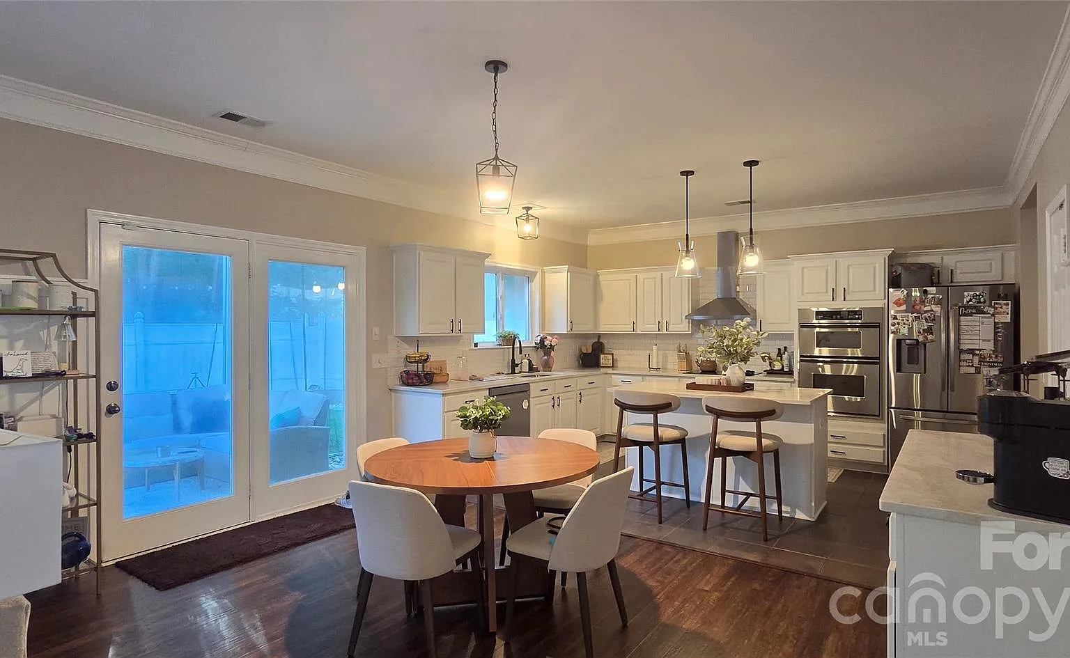 3 bed, 2.5 bath, 2609 sqft, $2,650 — Photo 2