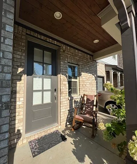 2595 Wellesley Square Dr — Photo 3